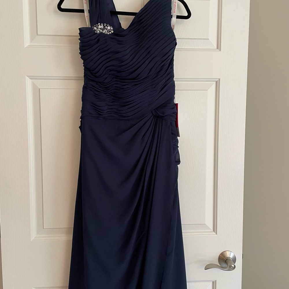 Formal gown- Size 8 mother of bride, prom, or bridesmaid gown